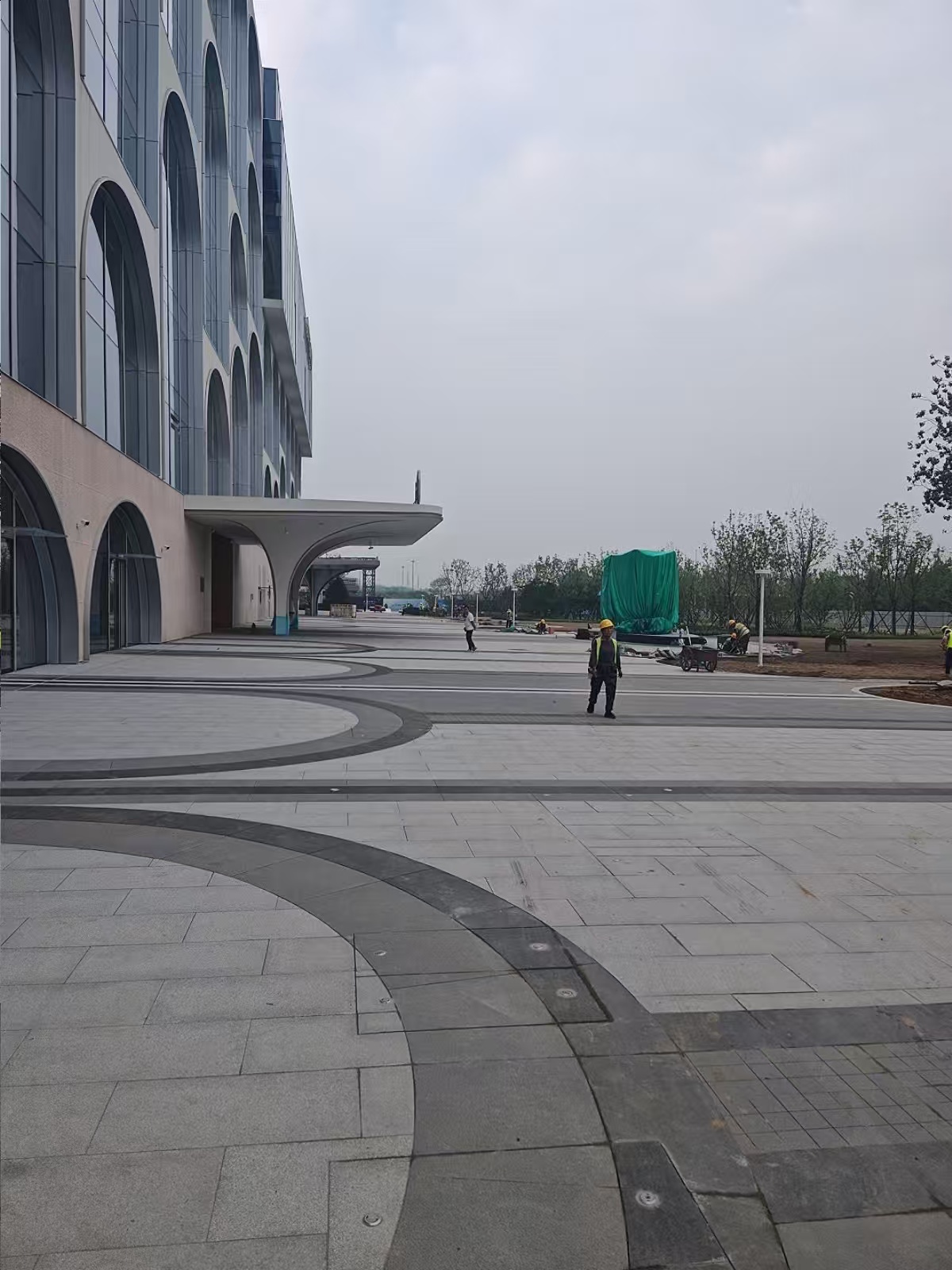 芝麻黑小块石地铺工程