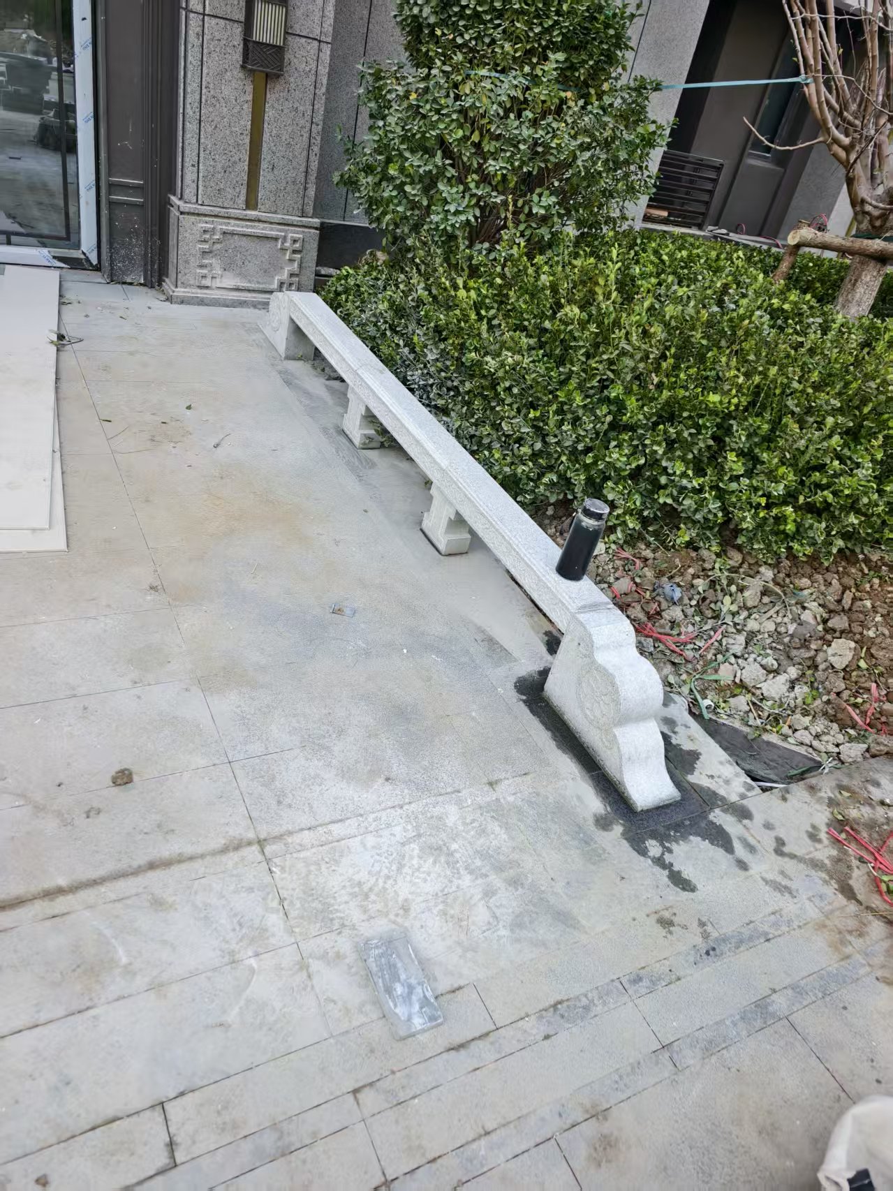 芝麻灰异型雕刻栏杆定制