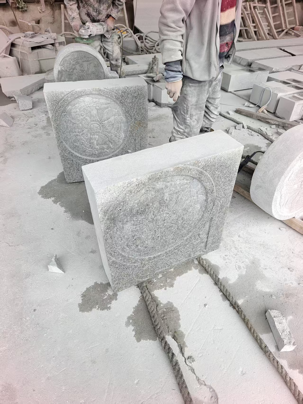 芝麻灰异型雕刻