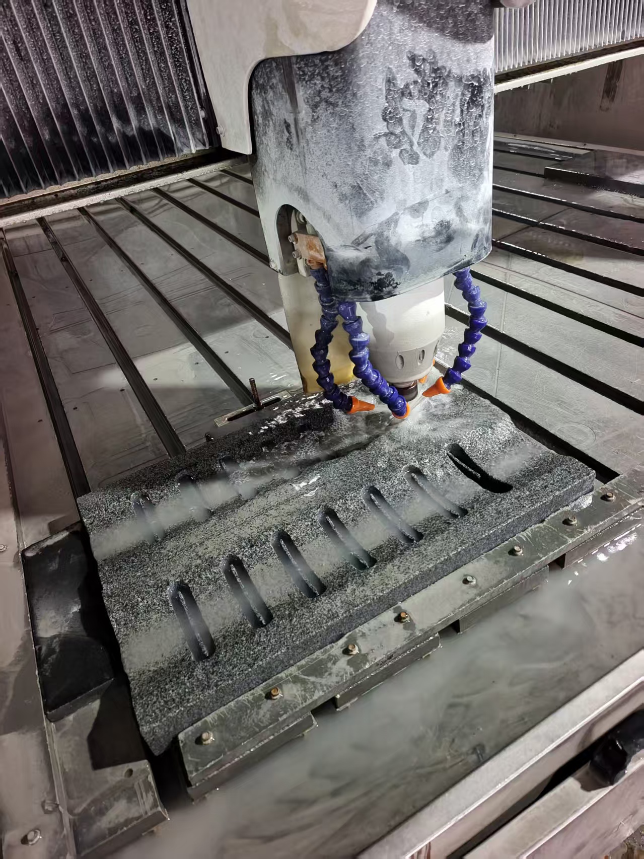 芝麻黑火烧面异型雕刻雨水箅子